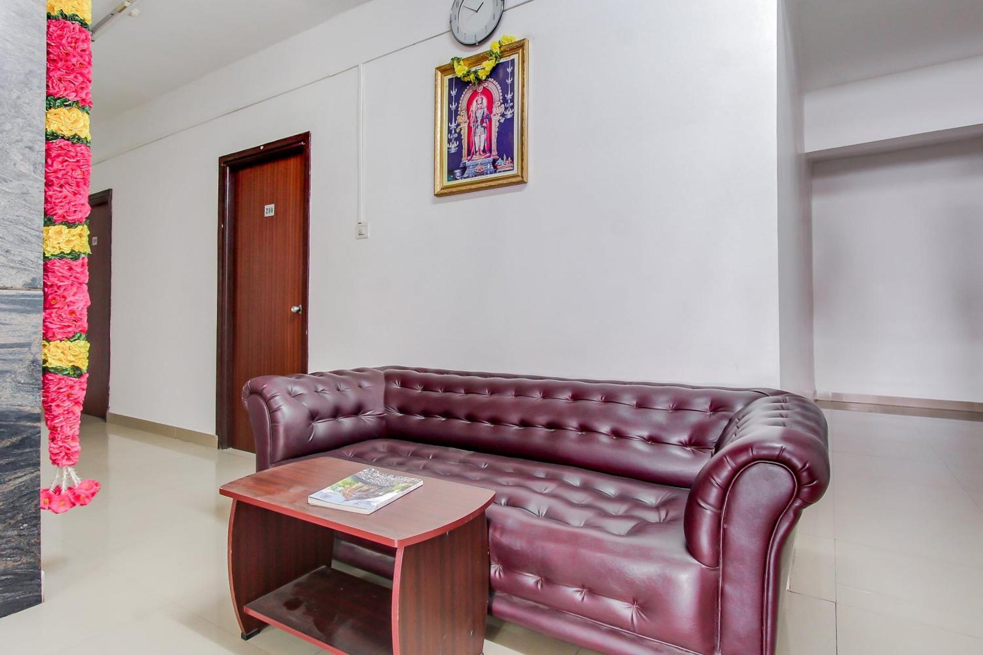 Capital O New Paradise Inn Irugur Екстер'єр фото