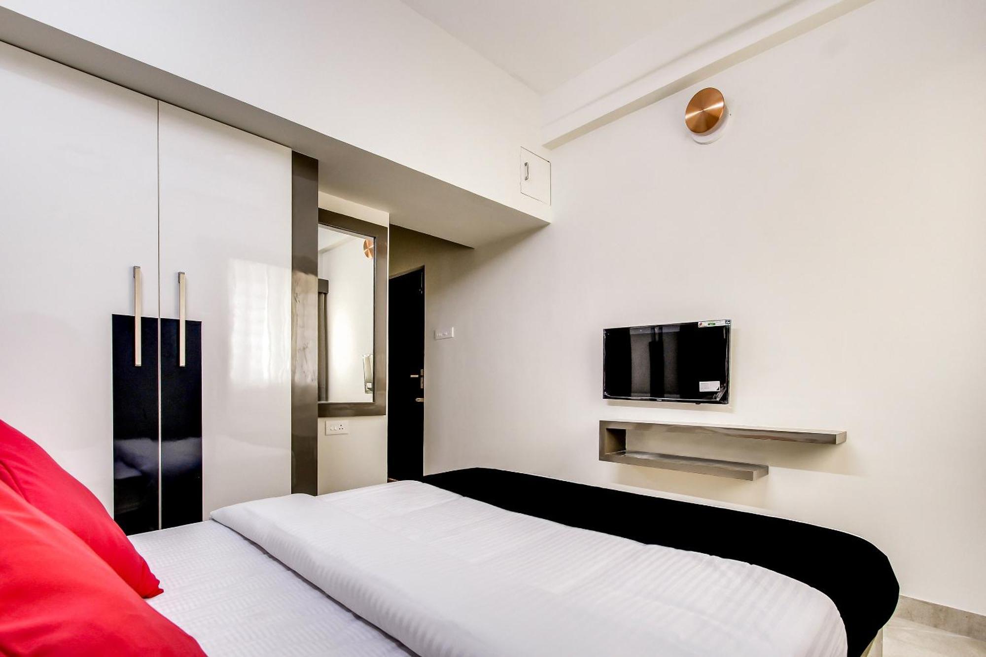 Capital O New Paradise Inn Irugur Екстер'єр фото