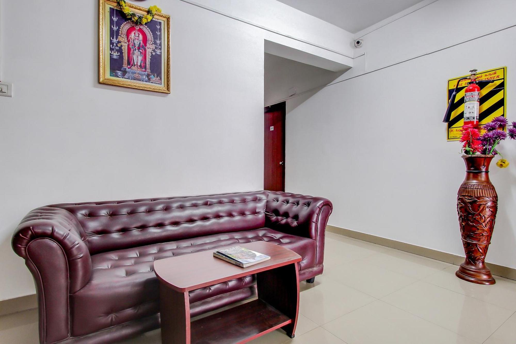 Capital O New Paradise Inn Irugur Екстер'єр фото