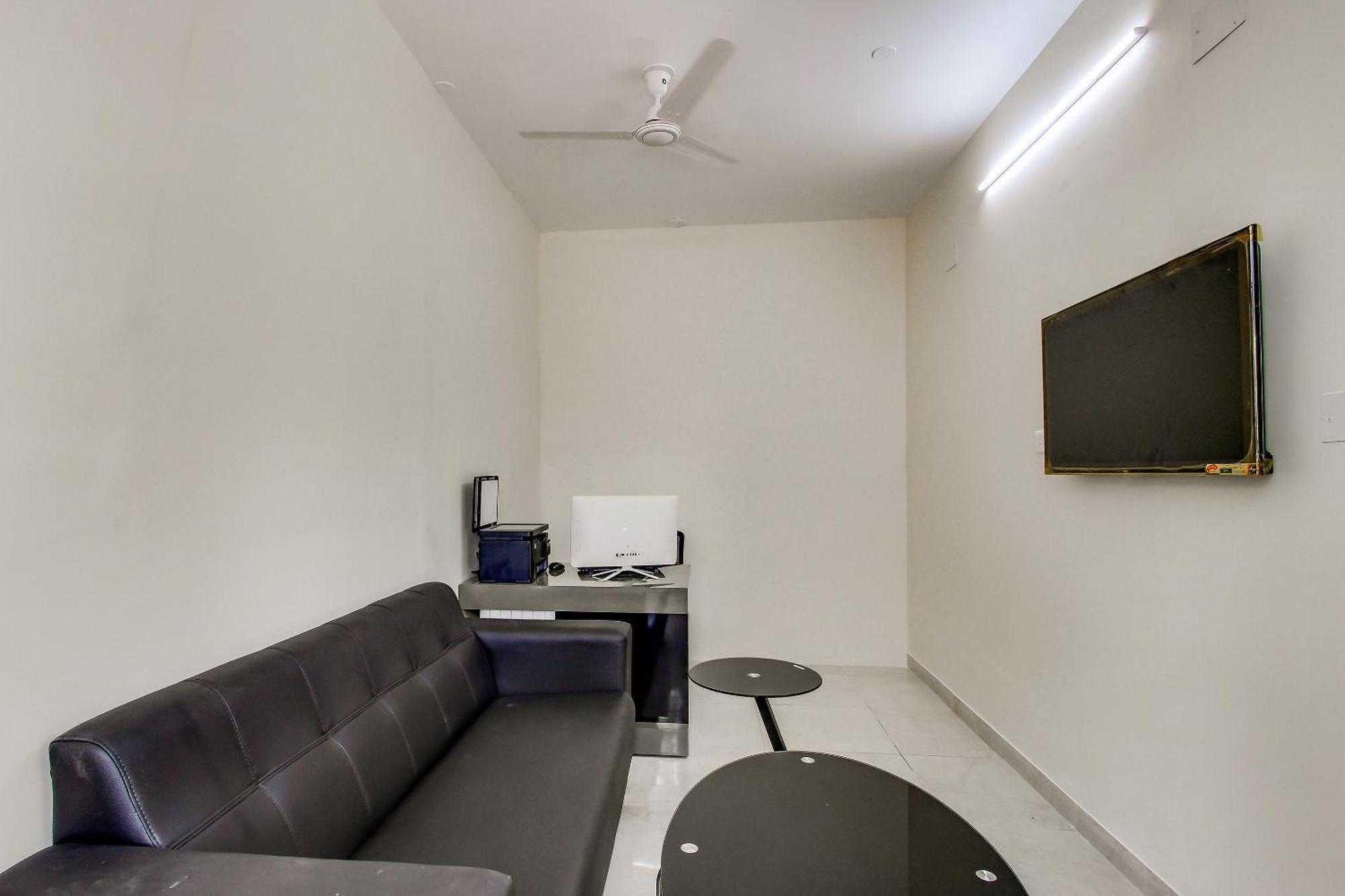 Capital O New Paradise Inn Irugur Екстер'єр фото